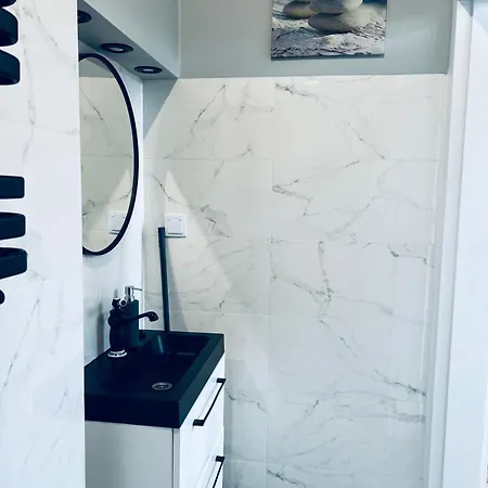 Przy Rownicy 2-pokojowy アパート ウストロン